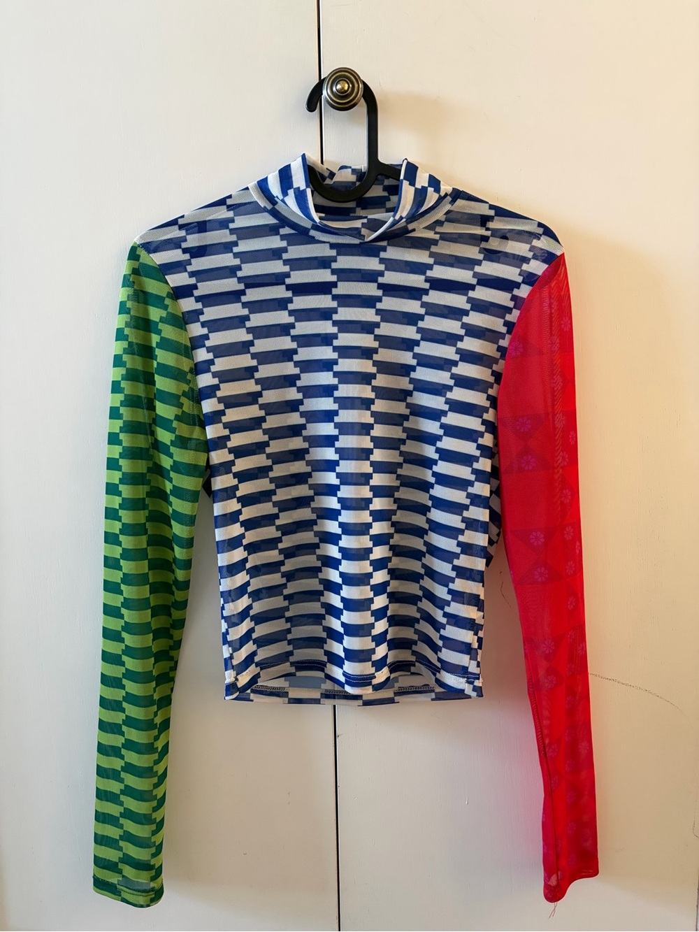 Lisa Says Gah Blue & White Geometric Mesh Top